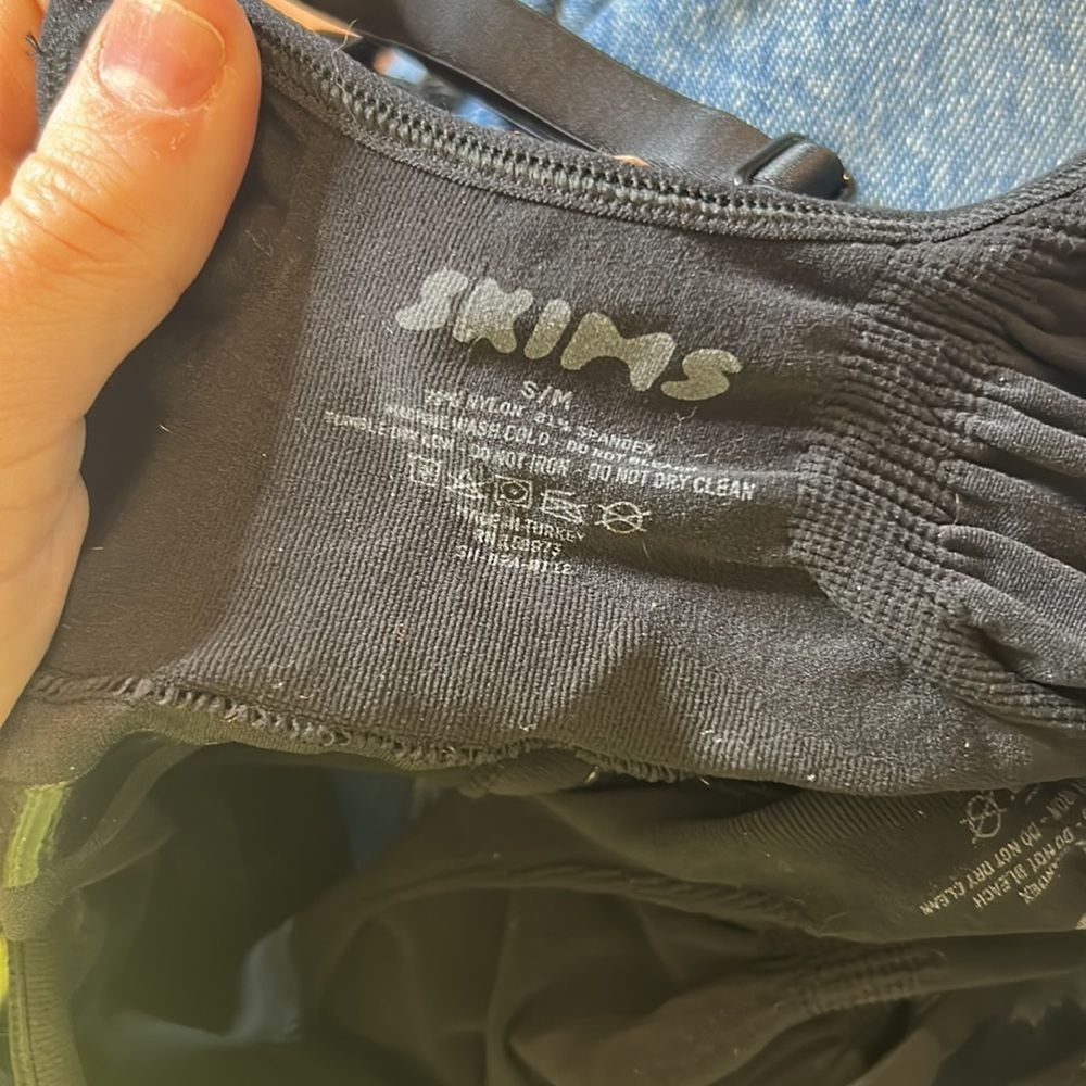 NWOT SKIMS sculpting bralette - Picture 6 of 7
